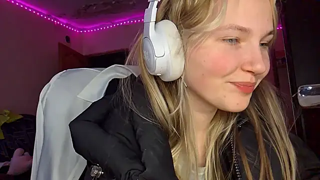 KarinRobertson's cam snapshot