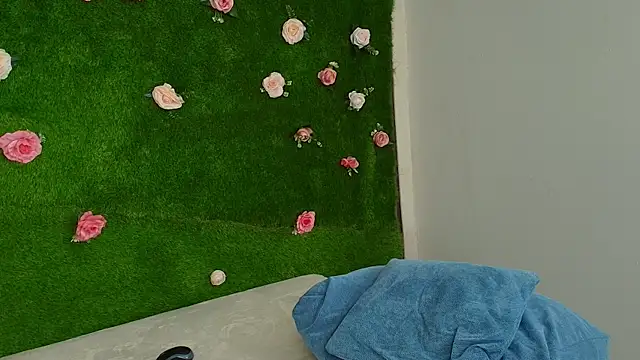 Huge_Titties_'s cam snapshot