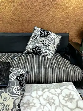 Iampriyaaa15 live sex cam