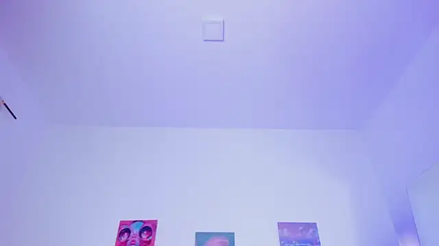 tyra_bankss_'s cam snapshot