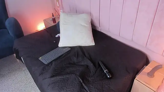 Hillary_Collins1's cam snapshot