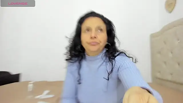 milfnewmf's cam snapshot