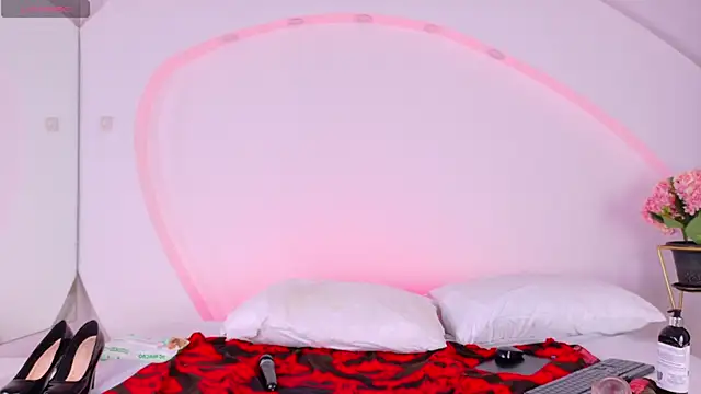 NymzieLoren's cam snapshot