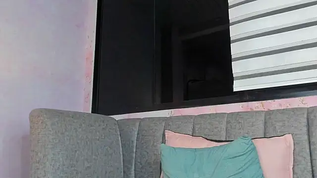 riri_brunnete's cam snapshot