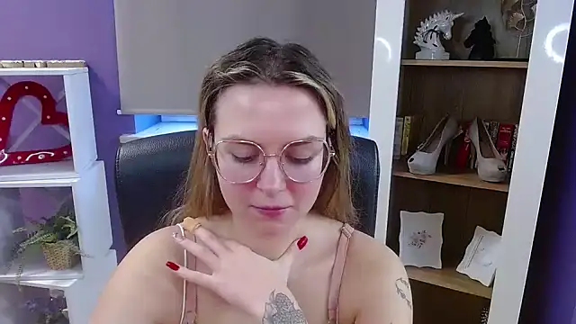 Zoey_Erotic's cam snapshot