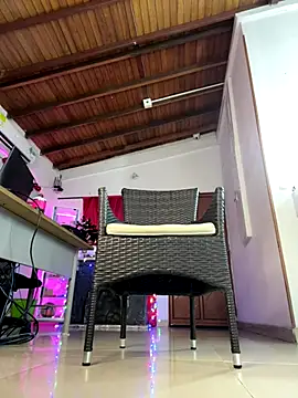 little-Emma's cam snapshot