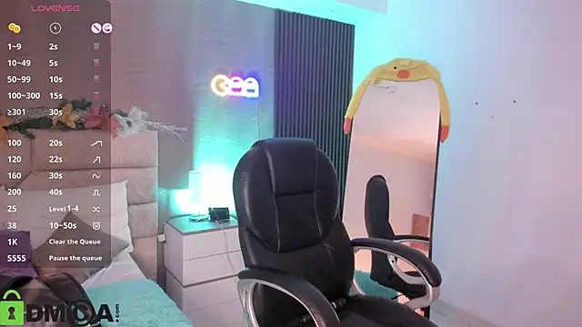 Arinextdoor's cam snapshot