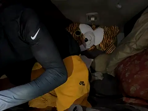 SlimeCrownzOut5's cam snapshot