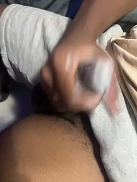 Comeonmyhouse22cm's cam snapshot