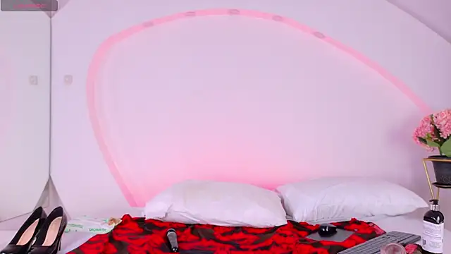 NymzieLoren's cam snapshot