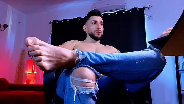 MightyAaron66 live sex cam