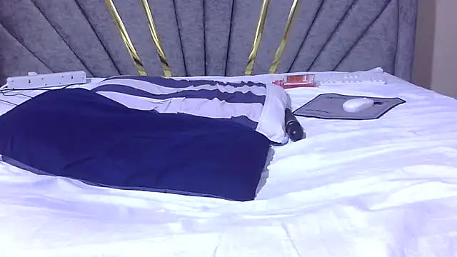 SHYNNYBLAQASS's cam snapshot