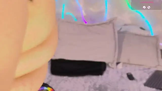 emmajohnss's cam snapshot