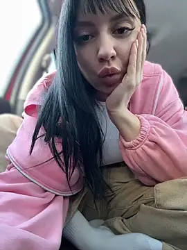 JulliaVegas live sex cam