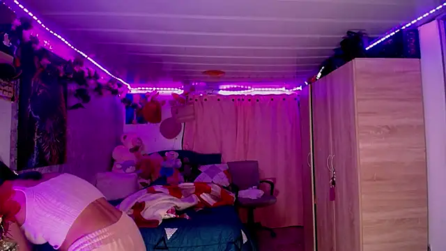 Samara_Homescapes's cam snapshot