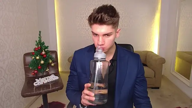 MaxKaiden live sex cam