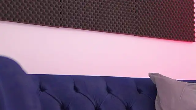 EllieRedd's cam snapshot