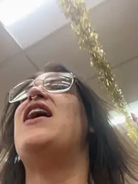 SafeinouterSpace's cam snapshot