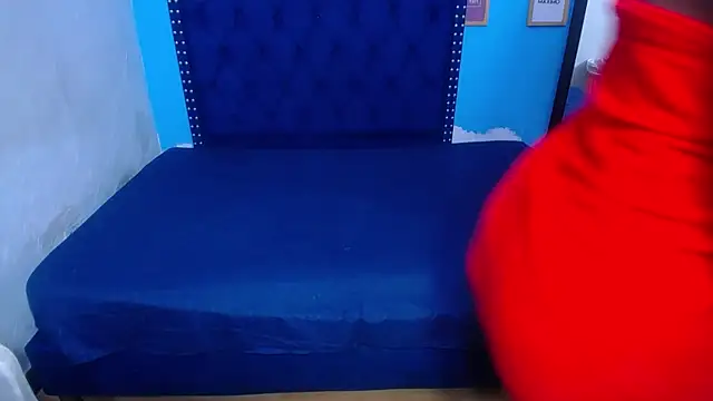 naughty_bigass_18's cam snapshot