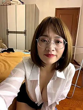 Mia-t's cam snapshot