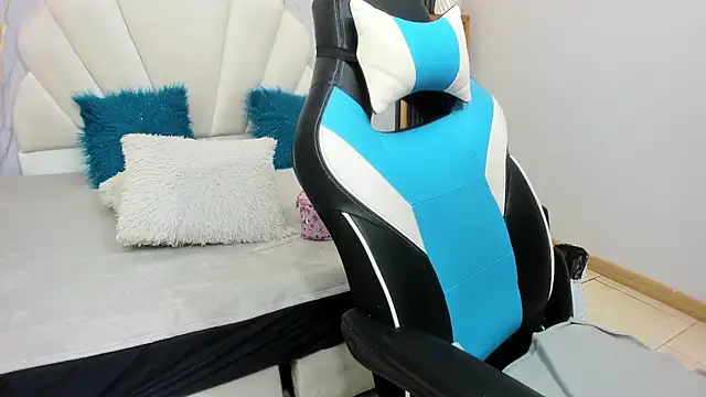 Lizzie_Williams_'s cam snapshot