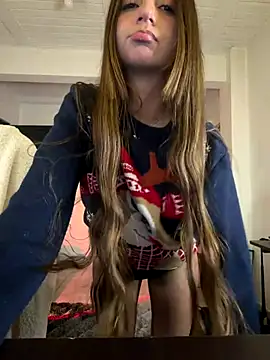 aly_golden_'s cam snapshot