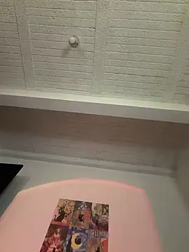 aly_golden_ live sex cam