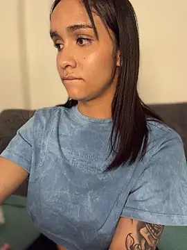 Isabella-Teen live sex cam