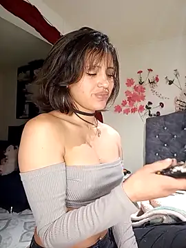 BellaChiquis_'s cam snapshot