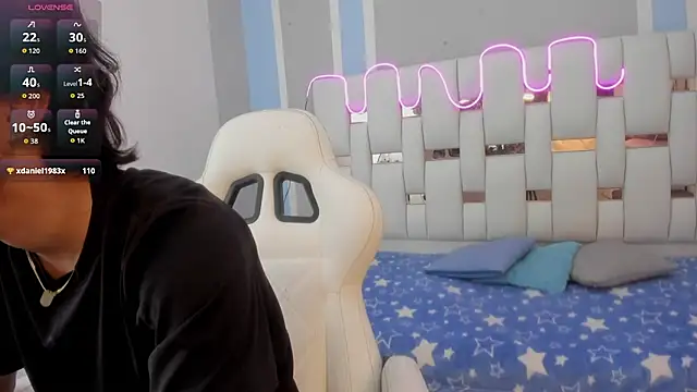 AndyKings_1's cam snapshot