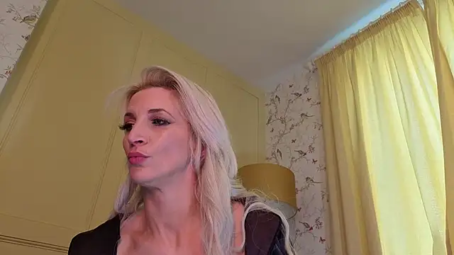 SereneXX live sex cam