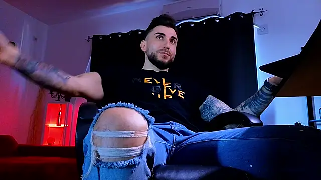 MightyAaron66 live sex cam