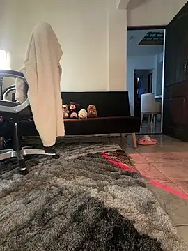 aly_golden_ live sex cam