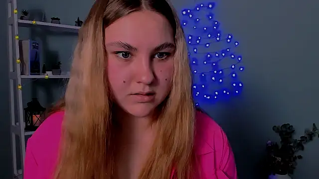 dina_bloom_'s cam snapshot