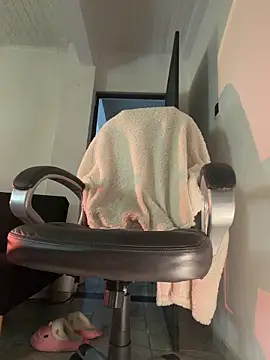 aly_golden_ live sex cam