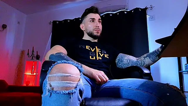 MightyAaron66 live sex cam