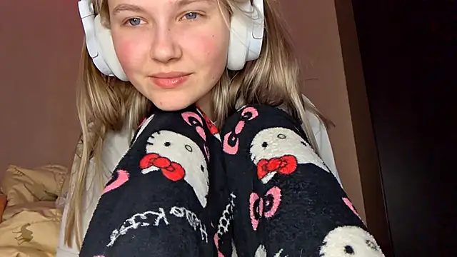 KarinRobertson live sex cam