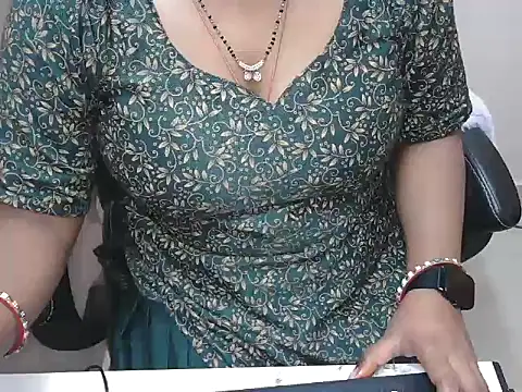 bold_naina's cam snapshot