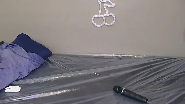 Serafynn's cam snapshot