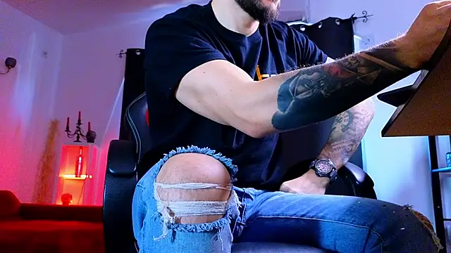 MightyAaron66 live sex cam