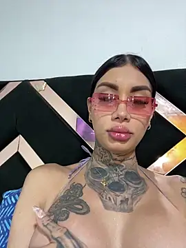 Zaratattoox live sex cam