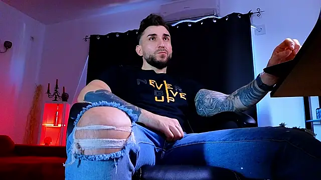 MightyAaron66 live sex cam