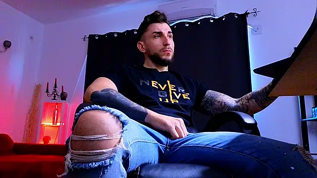 MightyAaron66 live sex cam