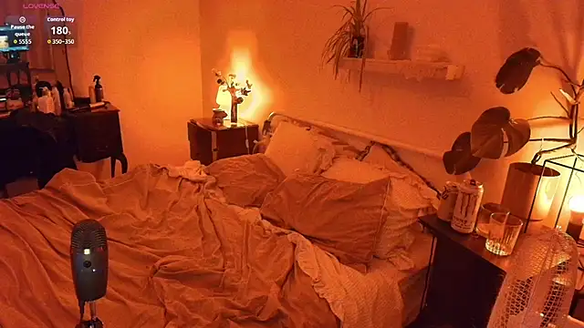 Lenas_Room's cam snapshot