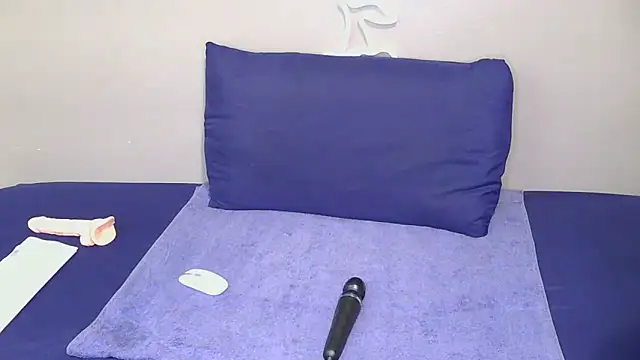 Serafynn's cam snapshot