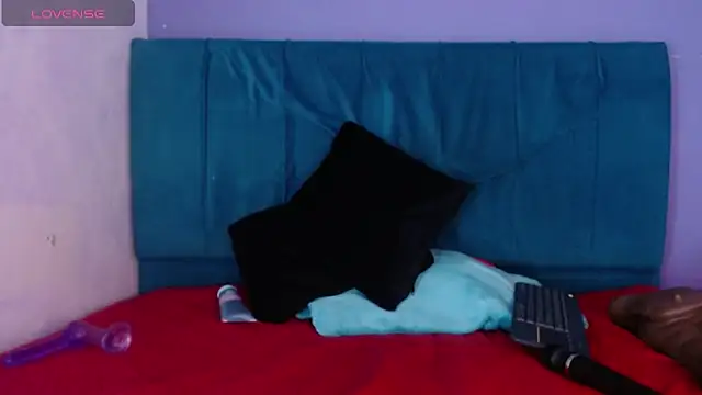 amara_leoncm's cam snapshot