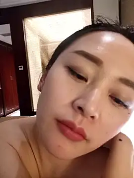 yiyi-f live sex cam