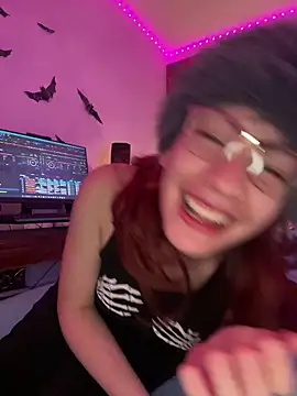 Nina-Chick777 live sex cam