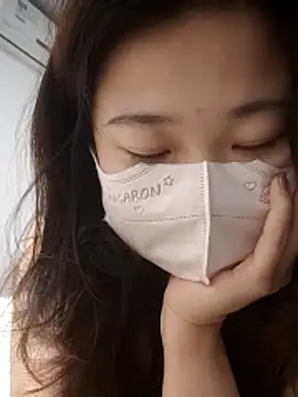 miniiceyya live sex cam