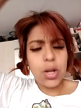 mia_hottie2210's cam snapshot